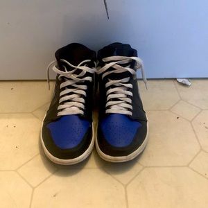 Jordan 1 mid
